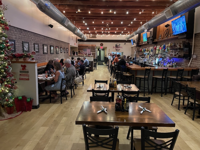 Brick and Barrel Leesburg interior dining room and bar seating